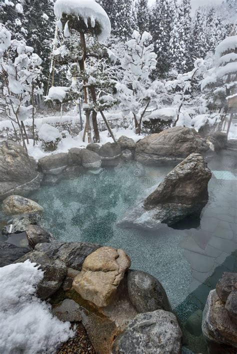 ほったらかし温泉 雪 と 時間の流れを忘れる瞬間