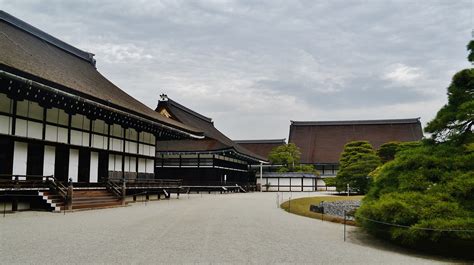 京都御所 駐車場: 古都の静けさと現代の利便性の交差点